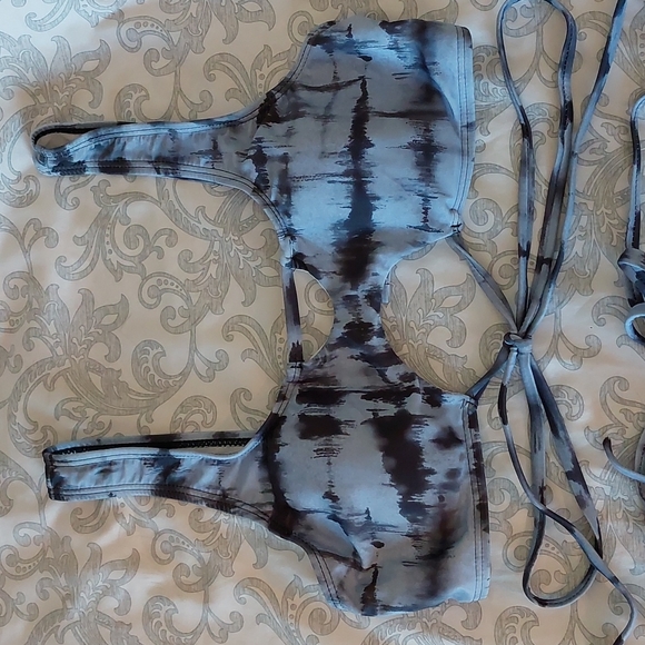 Bikini Set - Picture 3 of 8